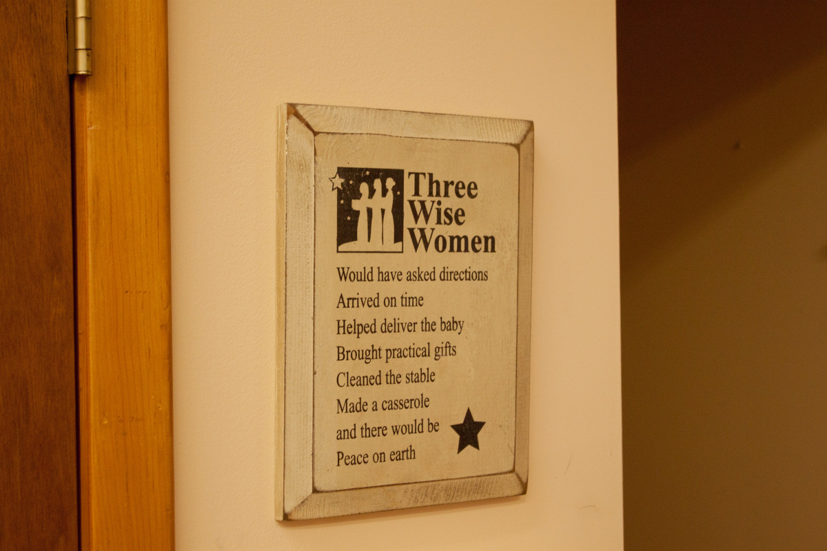 Three Wise Women sign