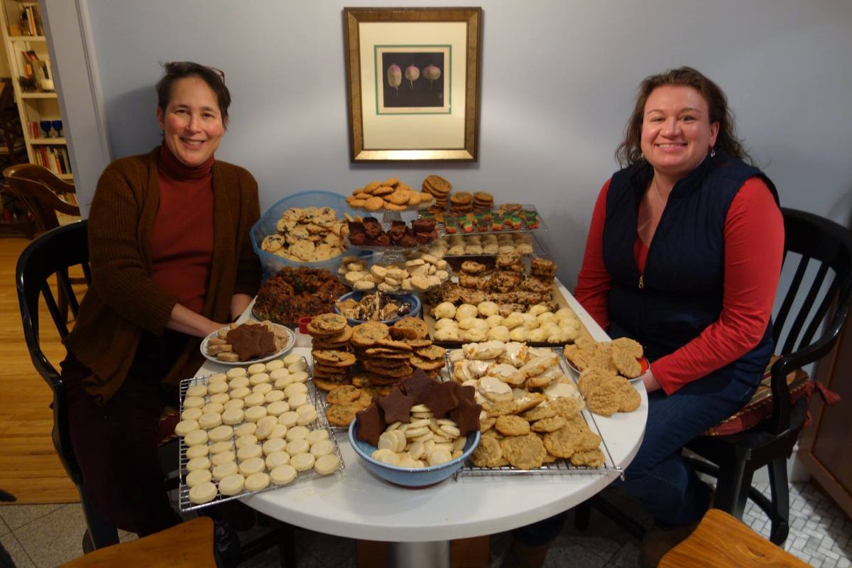 Pat and Anne with cookies 2015