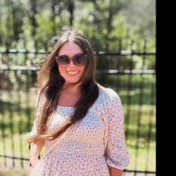 Amanda Mosallam Headshot