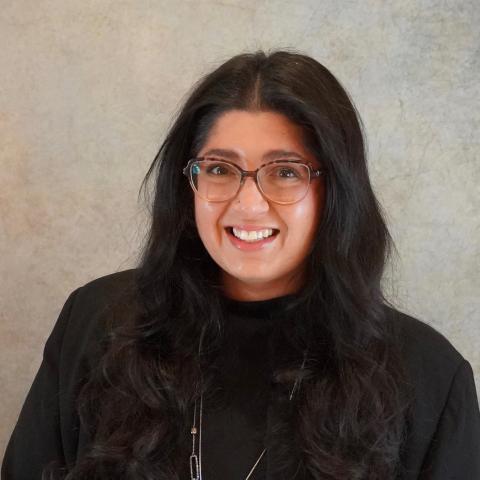Niki Devaris-Morgulis headshot
