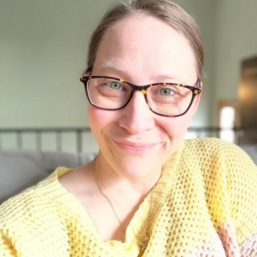 Jennifer Moore Headshot