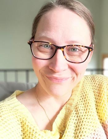 Jennifer Moore Headshot