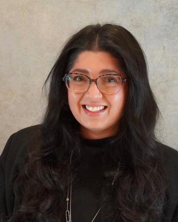 Niki Devaris-Morgulis headshot